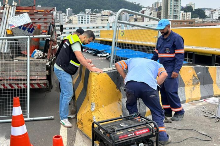 Prefeitura inicia instalação de gradis no Viaduto Roza Cabinda 1 Prefeitura inicia instalação de gradis no Viaduto Roza Cabinda