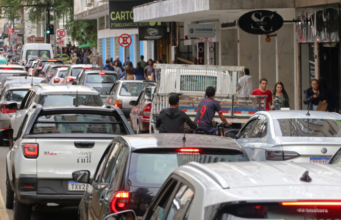 TRANSITO AV. RIO BRANCO FELIPE COURI 2.jpg
