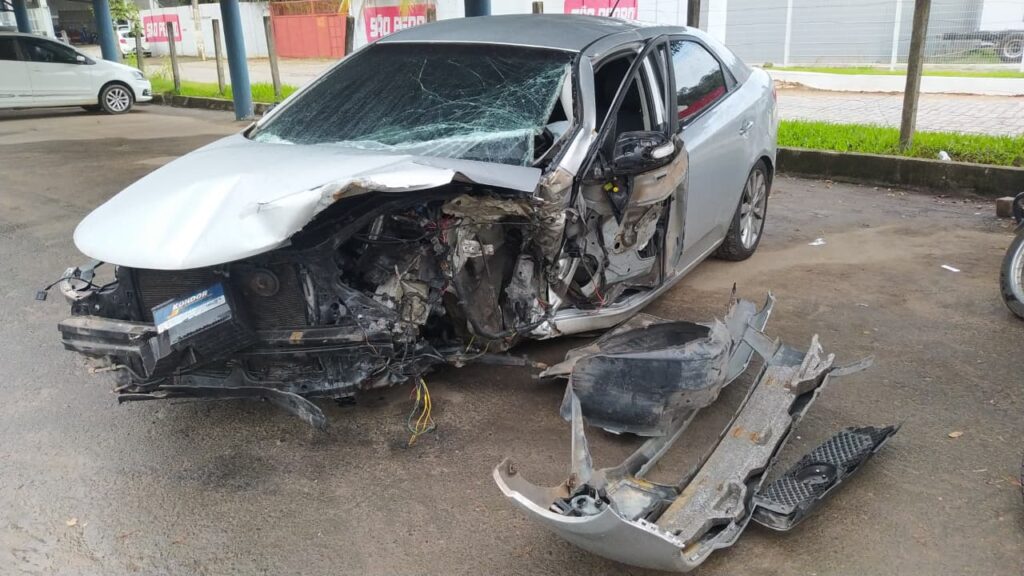 Motorista morre após acidente entre três veículos na BR-116 2 motorista Acidentes na BR-267 e na BR-116 envolvem seis veículos e deixam feridos
