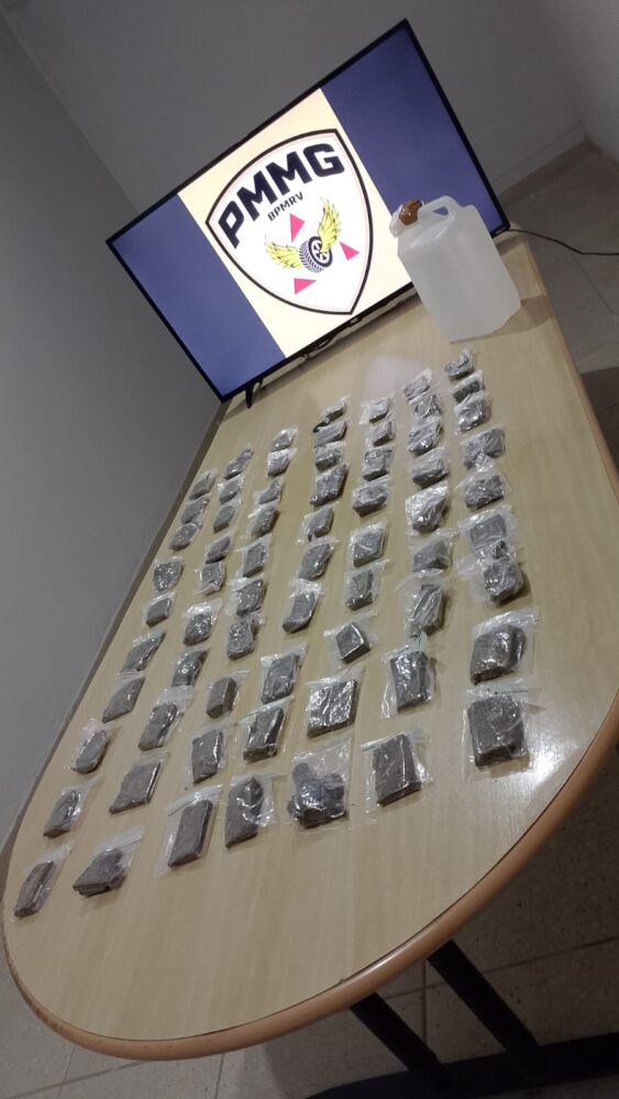 Mulher é presa com 67 tabletes de maconha e galão de clorofórmio 1 WhatsApp Image 2026 05 07 at 07.48.01