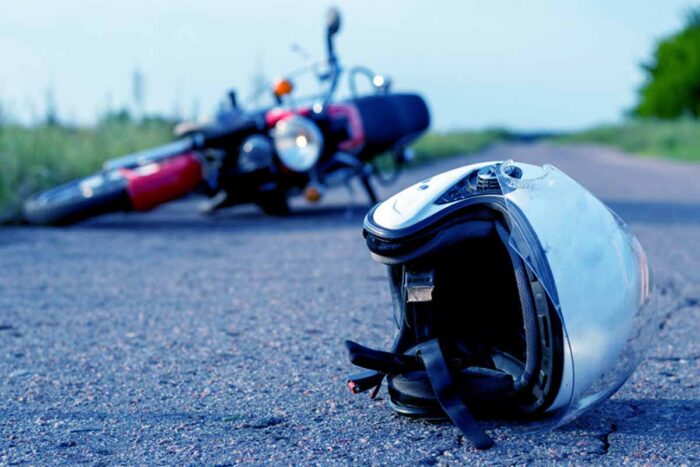 Motociclista tem indenização negada após acidente em corrida por aplicativo