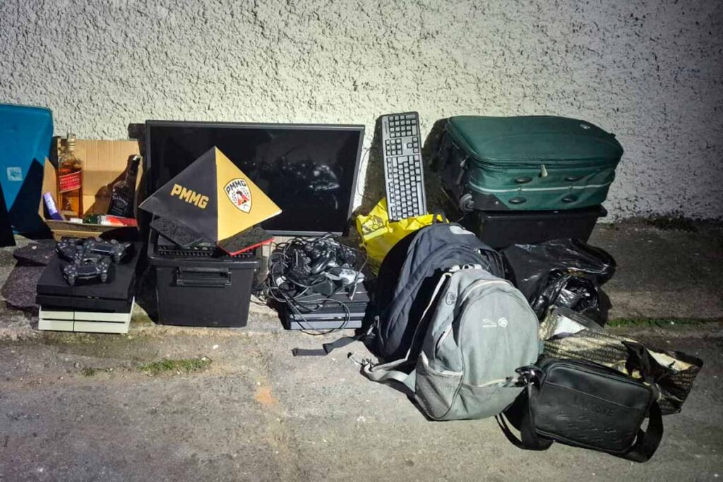 Veículo furtado em Belo Horizonte é recuperado na região após perseguição na BR-040