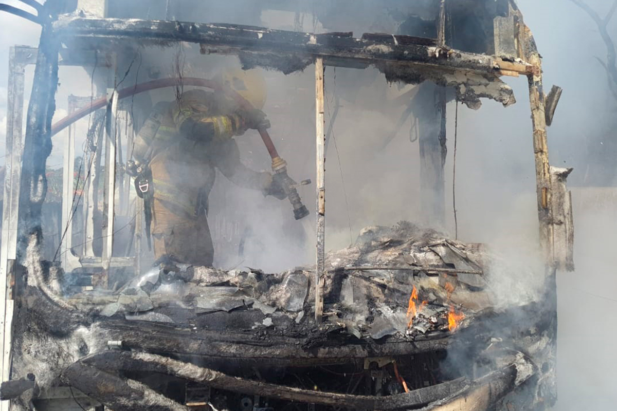 incêndio-ônibus