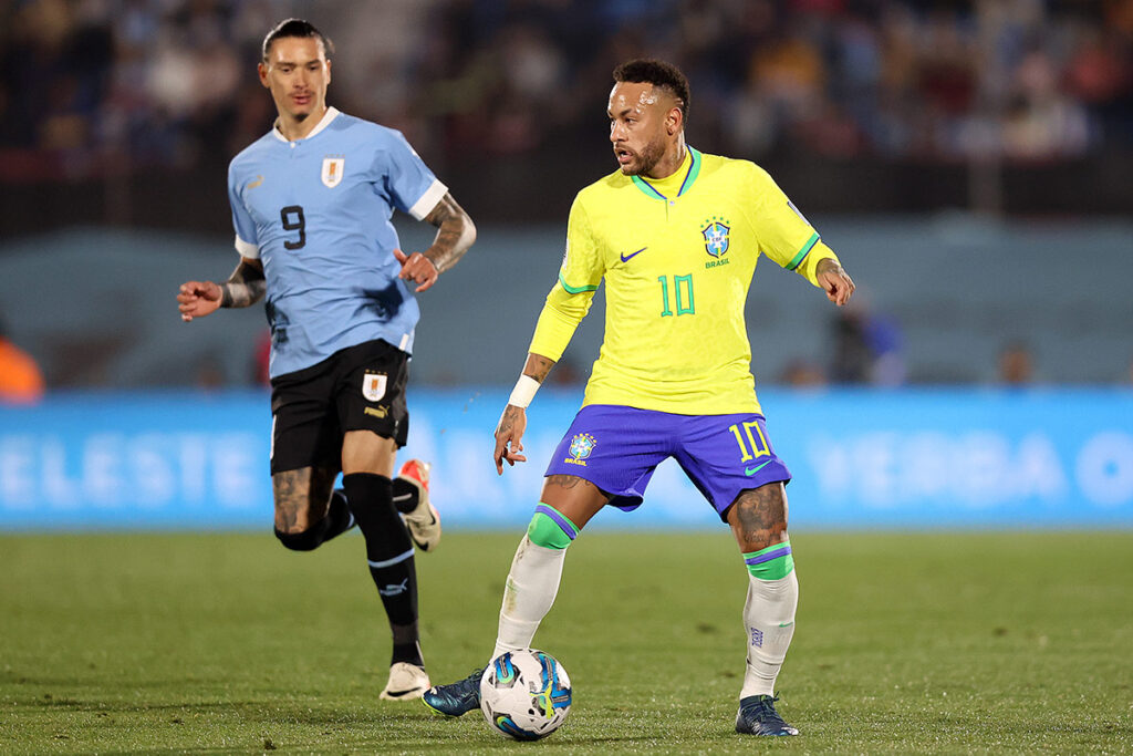 AO VIVO NA ANTENA 1 Juiz de Fora: lesão do Neymar, saúde dos pets, área azul digital, atividade física no inverno e mais: acompanhe o Tribuna no Ar 1 Jogador foi submetido a exames na quarta-feira que constataram lesão de grau 2 na panturrilha direita