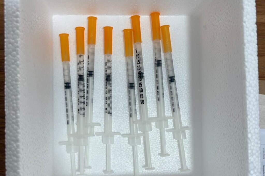 Polícia apreende seringas em investigação sobre venda ilegal de medicamento para emagrecimento 1 Polícia apreende seringas em investigação sobre venda ilegal de medicamento para emagrecimento