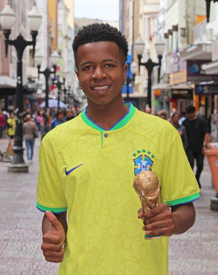 ''Foco em ajudar minha família'': sósia do Vini Jr. faz mais de 30 campanhas publicitárias após entrevista à Tribuna de Minas 2 sosia vini jr 3. foto leonardo costa