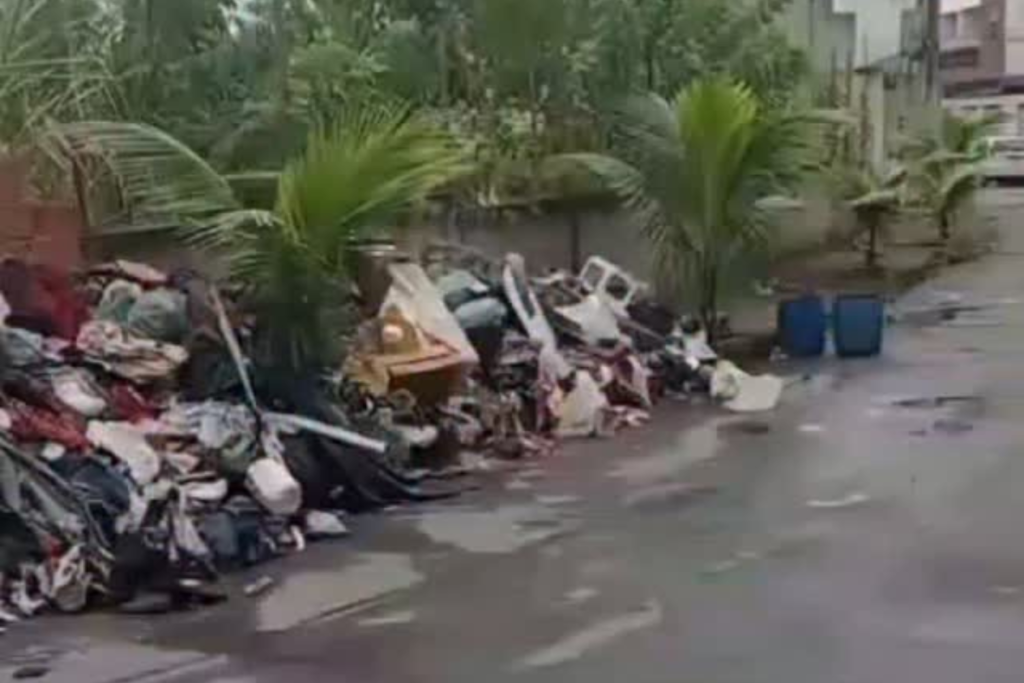 Descarte irregular de lixo preocupa moradores no Bairro Santa Cândida 2 tornado parana 5