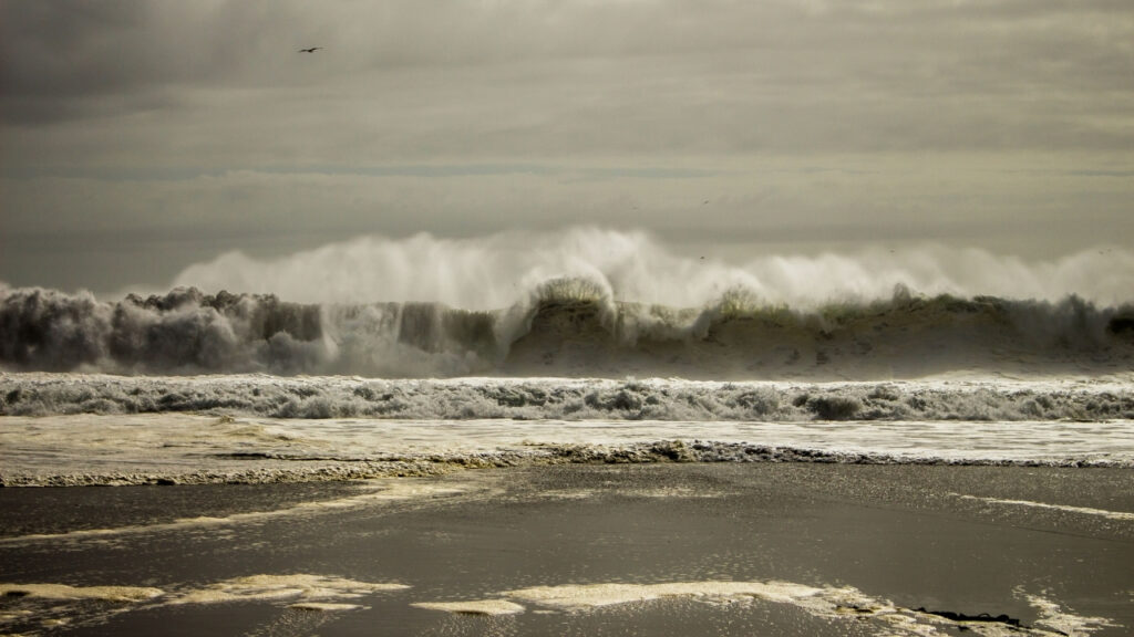 Praia que passará pelo maior alargamento do país entra em alerta por causa do El Niño