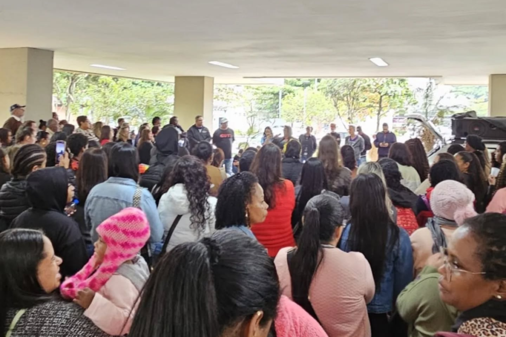 Trabalhadores da Amac encerram paralisação após agendar reunião com a Prefeitura 1 Após assembleia na quinta (10), trabalhadores da Amac anunciam fim da paralisação e reunião com a PJF marcada para esta sexta (11).