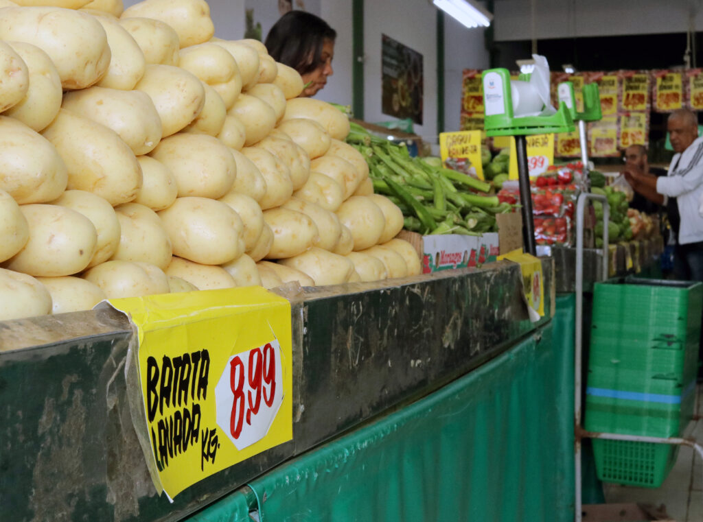 Alta de 80% no preço da batata muda hábitos de consumidores em Juiz de Fora 1 BATATA PRECO FELIPE COURI 6.jpg