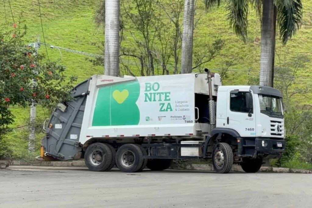 Feriado de Santo Antônio: coleta de lixo estará suspensa neste sábado em Juiz de Fora 1 Coleta de lixo demlurb caminhao boniteza PJF Divulgacao