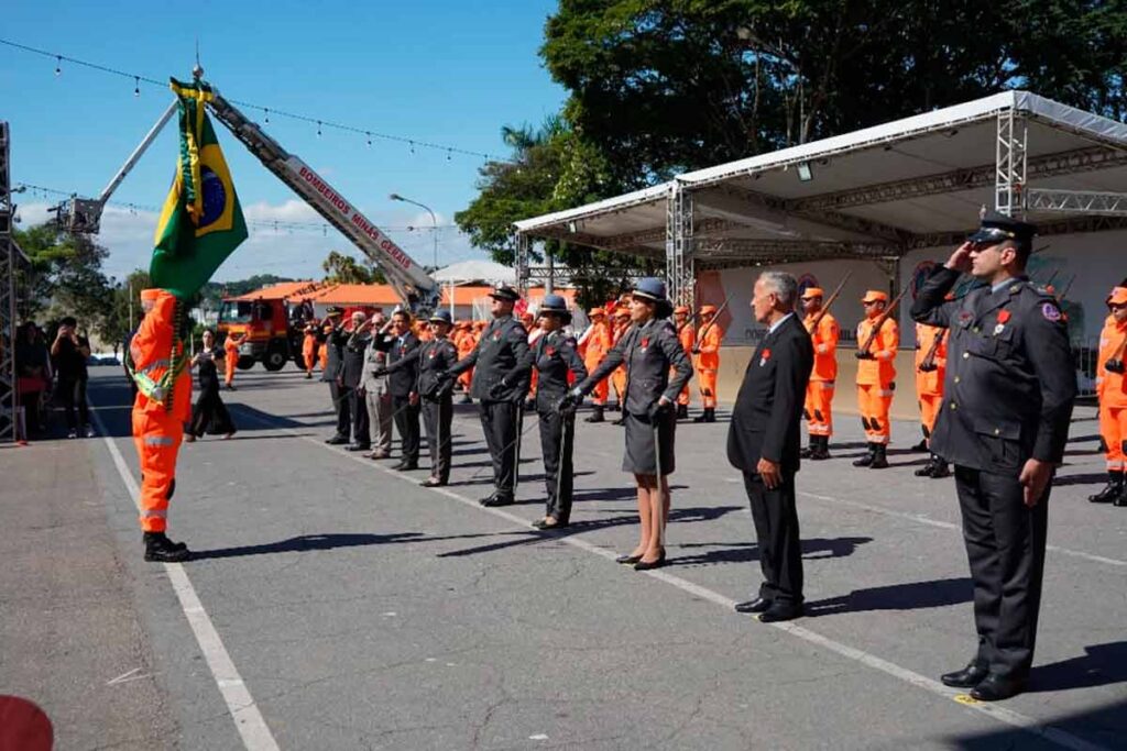 Policial penal que salvou cinco vidas é homenageado por ato de coragem durante temporal em Juiz de Fora 3 Policial penal que salvou cinco vidas é homenageado por ato de coragem durante temporal em Juiz de Fora