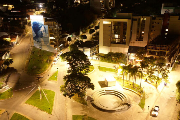 Mural gigante homenageia Eva Nil em Cataguases