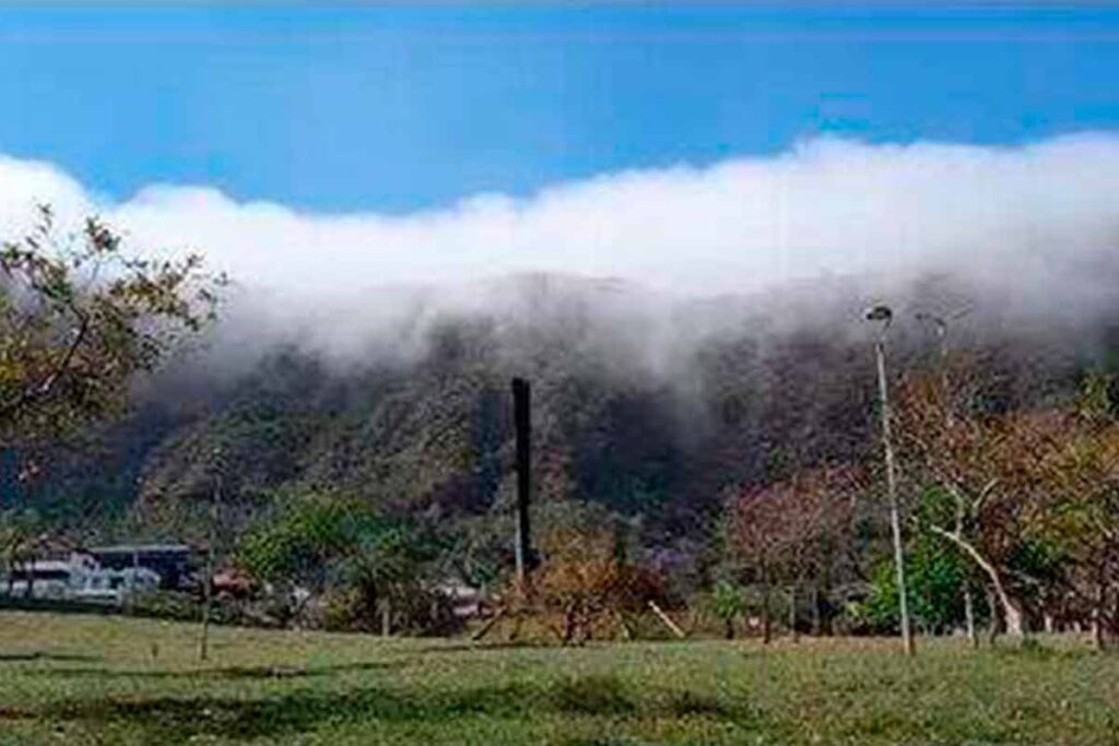 Entenda o que provocou a ‘cachoeira de nuvens’ que se formou sobre a Serra do Curral em BH 1 Neblina em BH Reproducao redes sociais