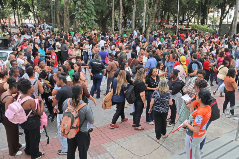 Trabalhadores da Amac mantêm paralisação em JF e cobram repasses da Prefeitura. Assembleia nesta quinta (11) define os rumos do movimento.