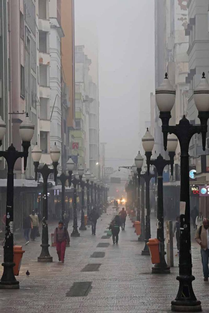 Com 10,7 graus, Juiz de Fora tem manhã mais fria do ano antes do inverno; veja o que esperar da estação 1 Tempo frio inverno 2 Leonardo Costa