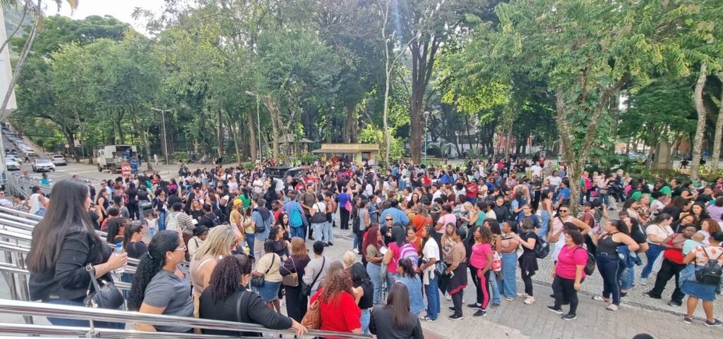 Trabalhadores da Amac mantêm paralisação em Juiz de Fora e condicionam fim do movimento a reunião sobre repasses do Município