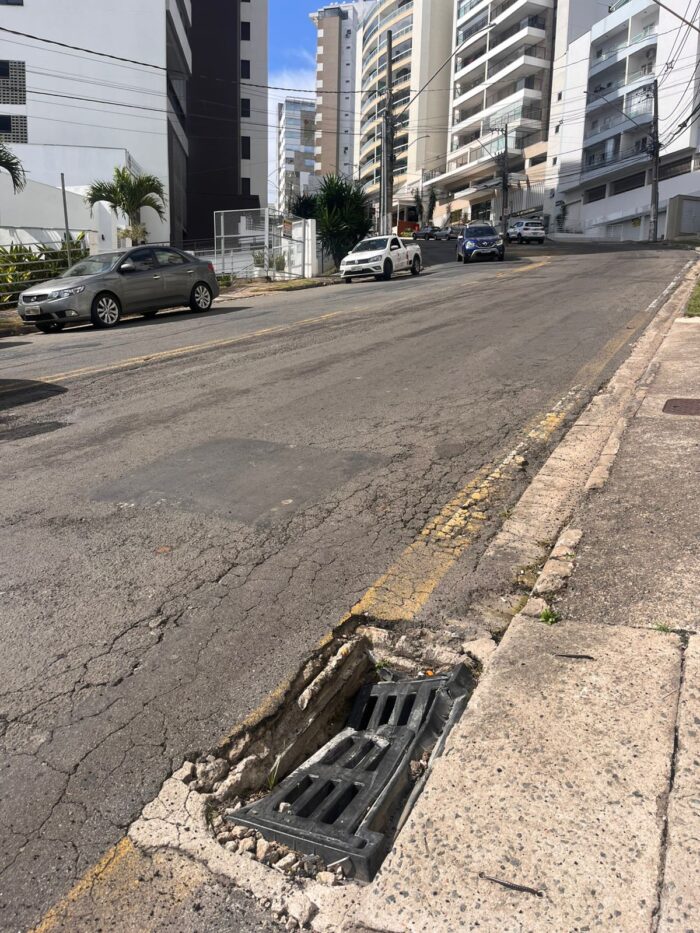 Bueiro danificado compromete drenagem na Avenida Pássaros da Polônia 1 WhatsApp Image 2026 06 11 at 12.08.11 1