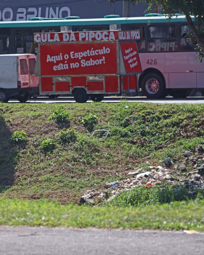 Lixo acumulado é registrado às margens do Rio Paraibuna 1 WhatsApp Image 2026 06 24 at 07.25.17