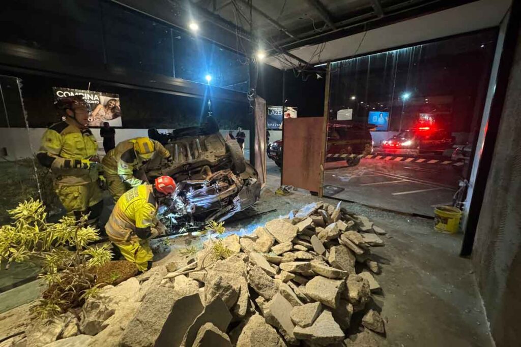 Idoso que caiu de ribanceira de 80 metros segue internado em estado grave em Juiz de Fora 1 Idoso que caiu de ribanceira de 80 metros segue internado em estado grave em Juiz de Fora