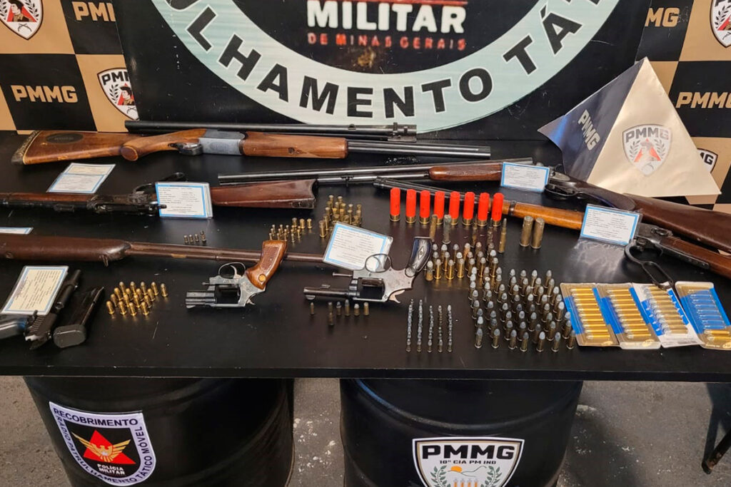 Homem é preso com oito armas de fogo em cidade mineira 1 armas de fogo preso