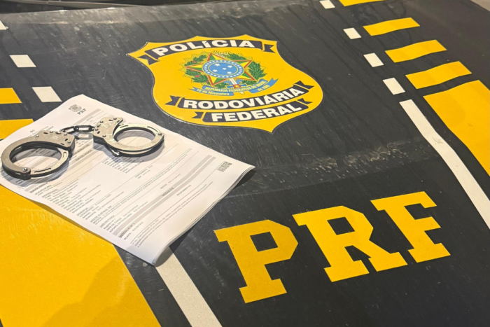 Em carro avaliado em R$ 200 mil, homem é preso com documentos falsos na BR-040 1 BR-040