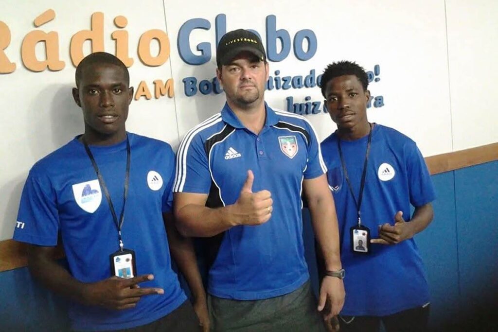 "Surpreso com a qualidade": treinador juiz-forano comandou jogadores do Haiti, adversário do Brasil na Copa 2 haiti
