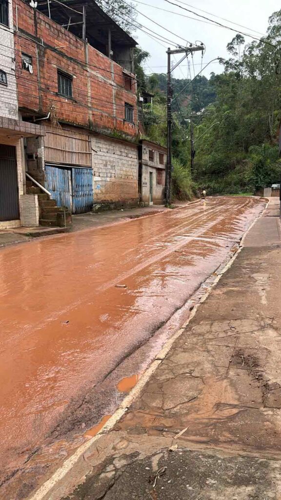 Chuva, com quase 600 descargas elétricas, supera em três vezes a média de junho em Juiz de Fora; previsão indica mais temporais 1 Chuva supera em três vezes a média de junho em Juiz de Fora; previsão indica mais temporais