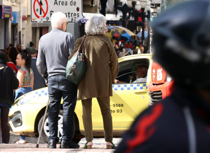 Mais da metade das denúncias de violência contra idosos em Juiz de Fora apontam filho como suspeito 3 Violência contra idosos em Juiz de Fora: filhos lideram denúncias, agressões diárias em 79,1% dos casos e abandono cresce 44,2%.