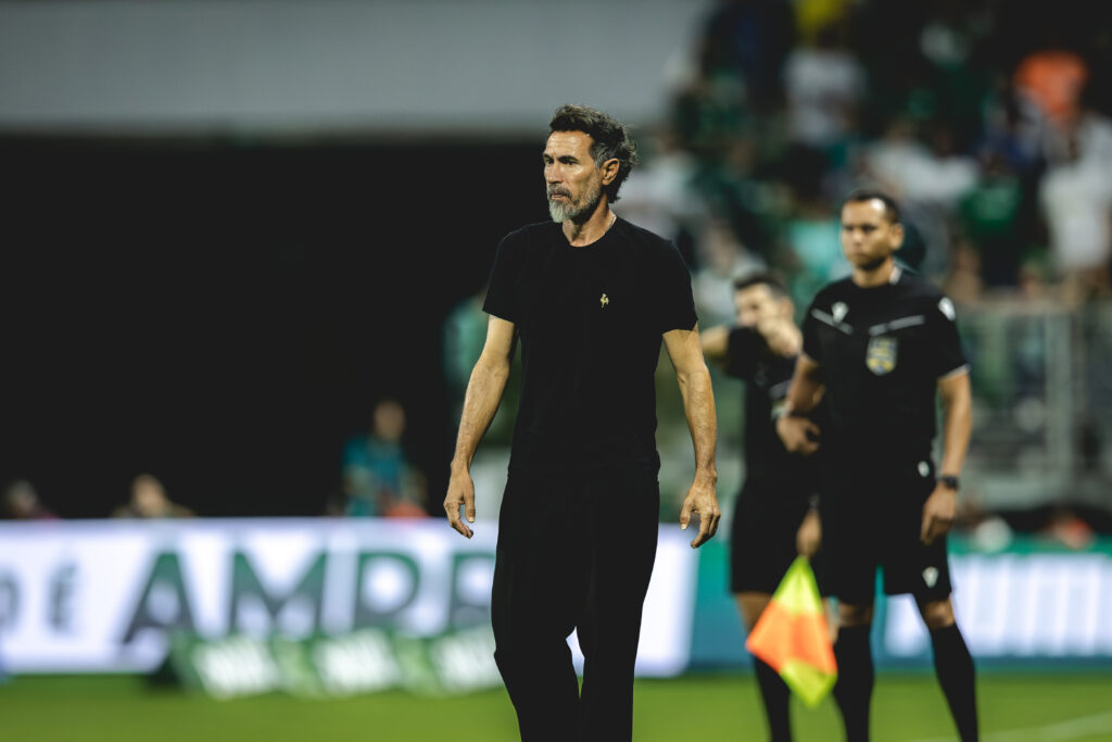 Atlético-MG toma decisão e confirma saída de três jogadores do time