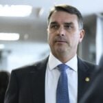 Flávio Bolsonaro encerra campanha no Rio e cancela retorno a Juiz de Fora 13 Andressa Anholete