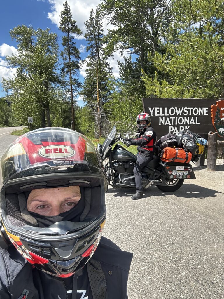 Casal de Simão Pereira da volta ao mundo de moto - Arquivo Pessoal