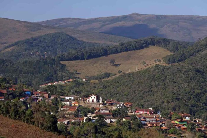 O que faz de Conceição do Ibitipoca candidata a melhor vila turística do mundo? Descubra em 6 curiosidades 1 Igreja Matriz de Nossa Senhora da Conceicao Vila de Conceicao do Ibitipoca Foto Leonardo Costa 02