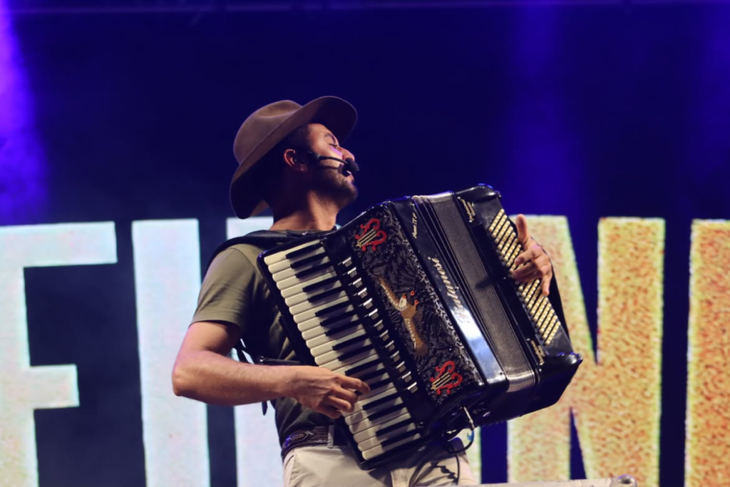 Agenda reúne shows nacionais, teatro infantil, exposições, atrações gratuitas e eventos gastronômicos de sexta a domingo