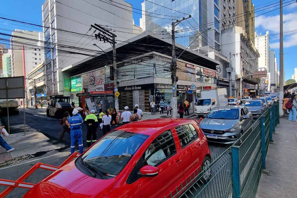 Rua Oscar Vidal é interditada para obras de pavimentação em Juiz de Fora