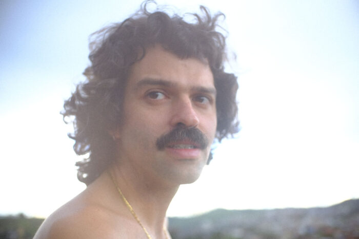 Com show gratuito em Juiz de Fora, Rafa Castro lança novo álbum, 'Em silêncio o afeto cresce'