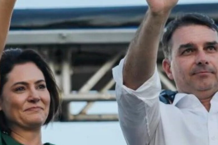Michelle Bolsonaro e os filhos do ex-presidente: relembre crises, disputas e reconciliações na família 1 Michelle Bolsonaro e os filhos do ex-presidente: relembre crises, disputas e reconciliações na família