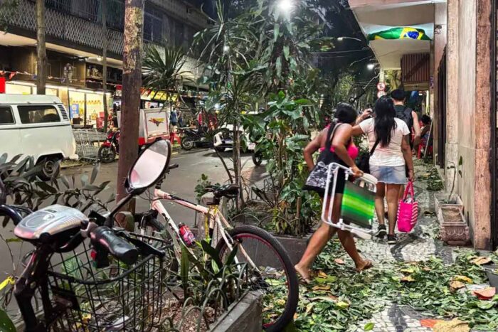 Mais de 510 mil imóveis seguem sem luz após vendaval que causou desabamentos e deixou mortos no Rio 1 Ventania no Rio Tania Rego Agencia Brasil