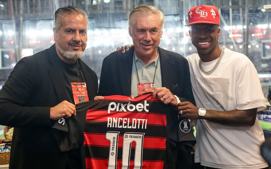 Torcida do Flamengo fica animada com possível negociação envolvendo Vini Jr