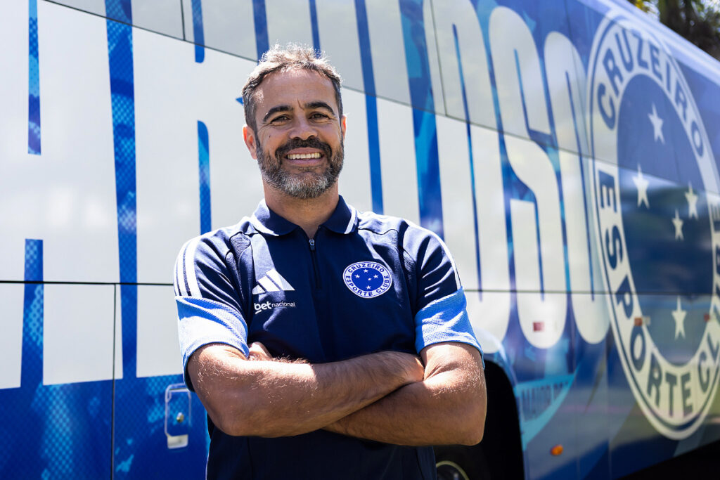 Cruzeiro se aproxima de acerto com meio-campista campeão mundial pelo Corinthians em 2012