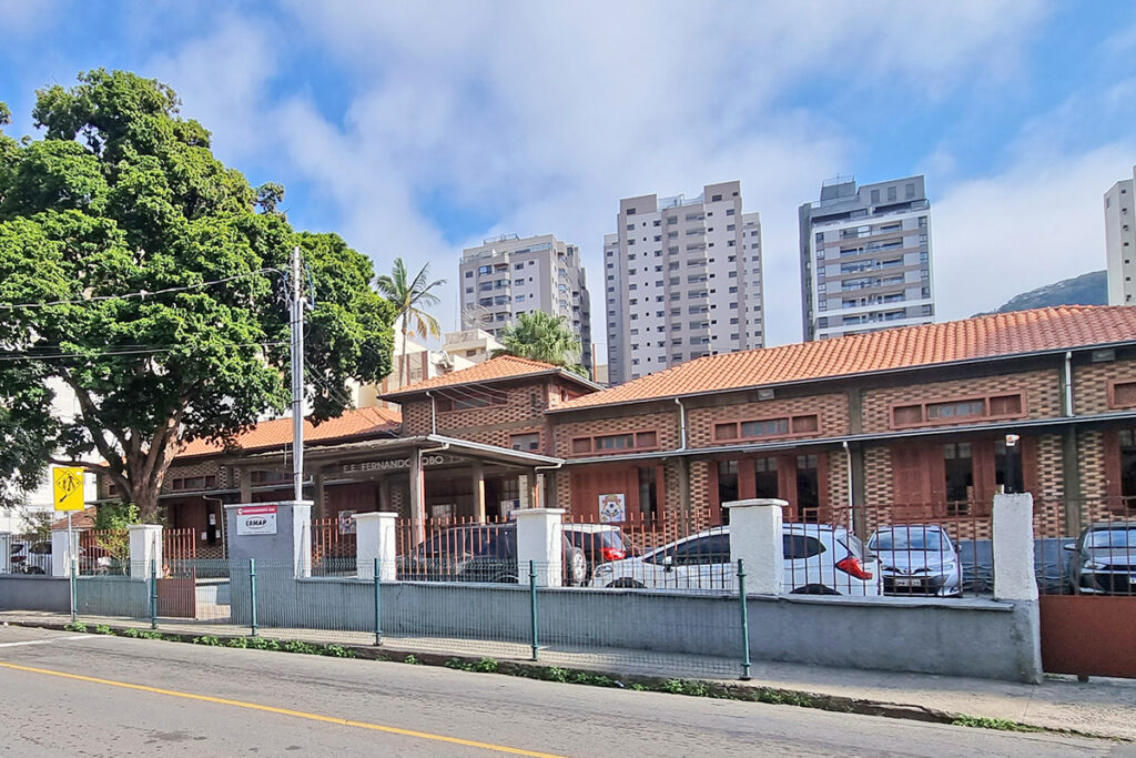 Escolas estaduais atingidas pelas chuvas recebem mais de R$ 5,5 milhões para reformas 3 escola fernando lobo leonardo costa