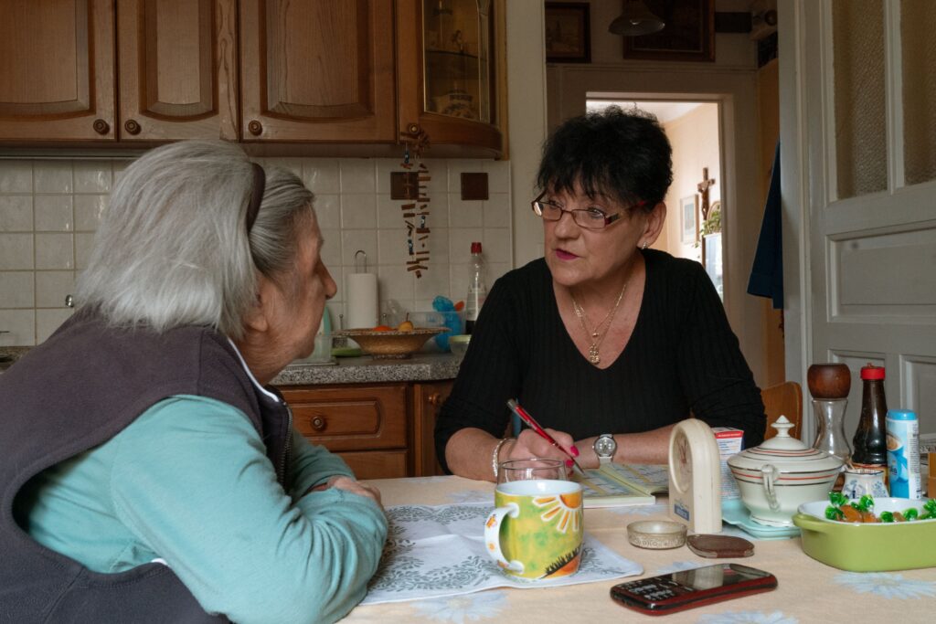 Projeto da UFJF oferece atividades de formação gratuitas a cuidadores de pessoas com Alzheimer; inscrições estão abertas 1 pexels jsme mila 523821574 29372708