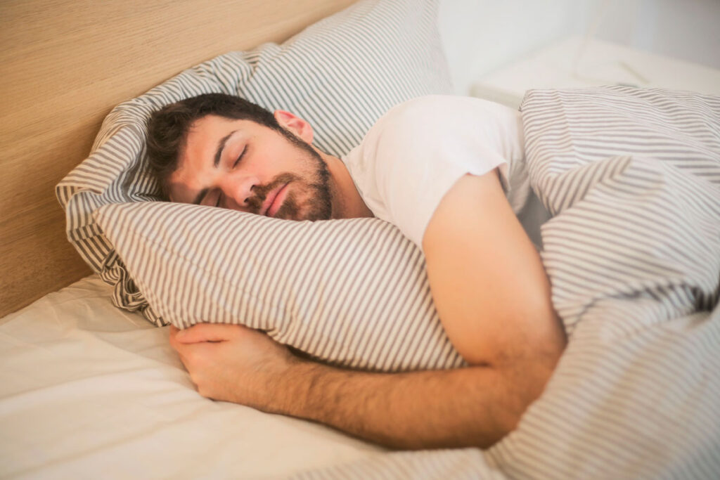 Especialista em longevidade revela os hábitos que ajudam a dormir melhor