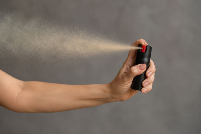 Lei autoriza venda de spray de pimenta para mulheres; veja as regras 1 Lei autoriza venda de spray de pimenta para mulheres; veja as regras