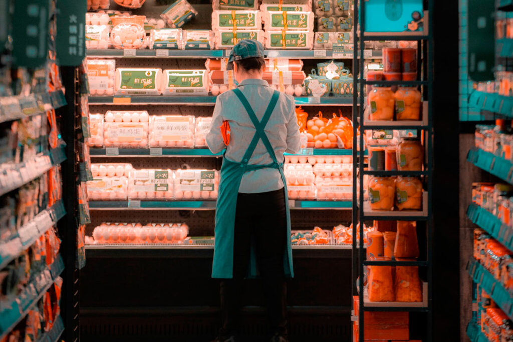trabalhador setor alimenticio foto pexels