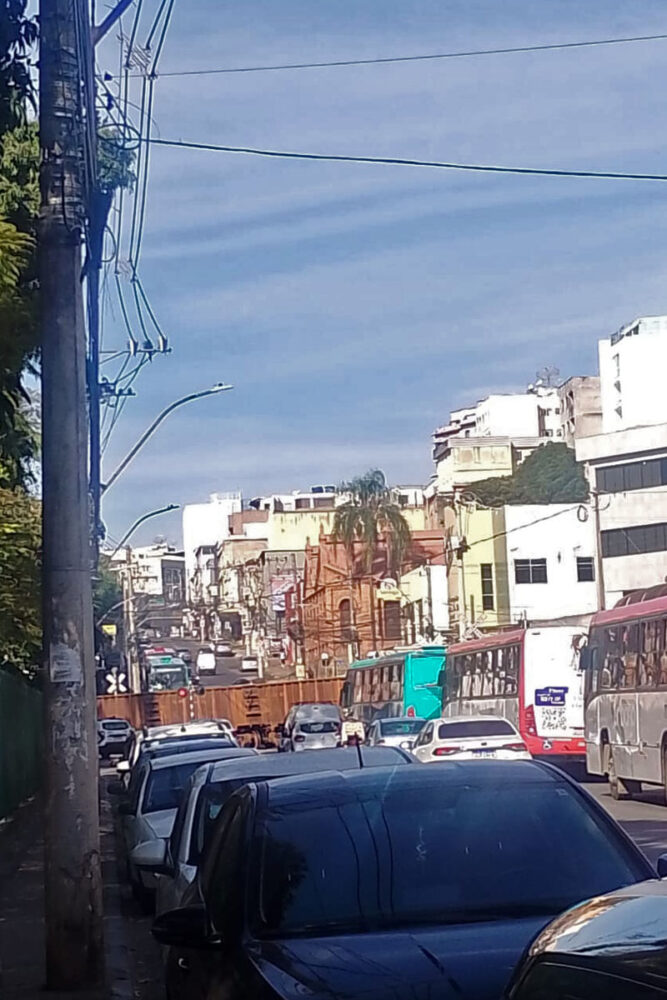 transito atropela trem andradas redes sociais