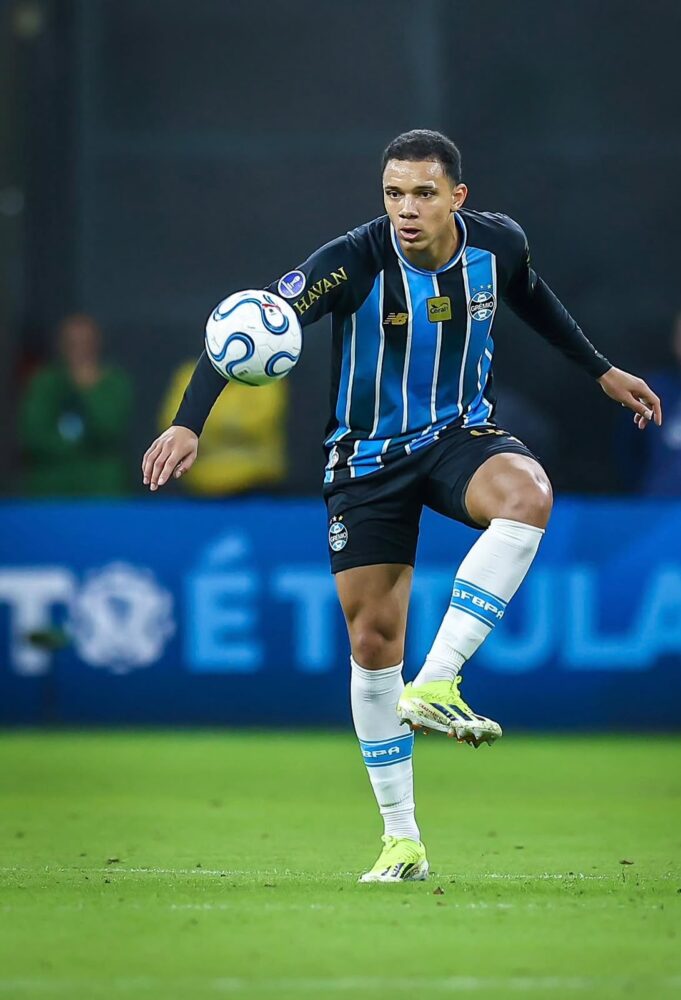 Zagueiro ubaense se despede do Grêmio em negociação de R$ 100 milhões com a Fiorentina 1 viery foto reproducao instagram