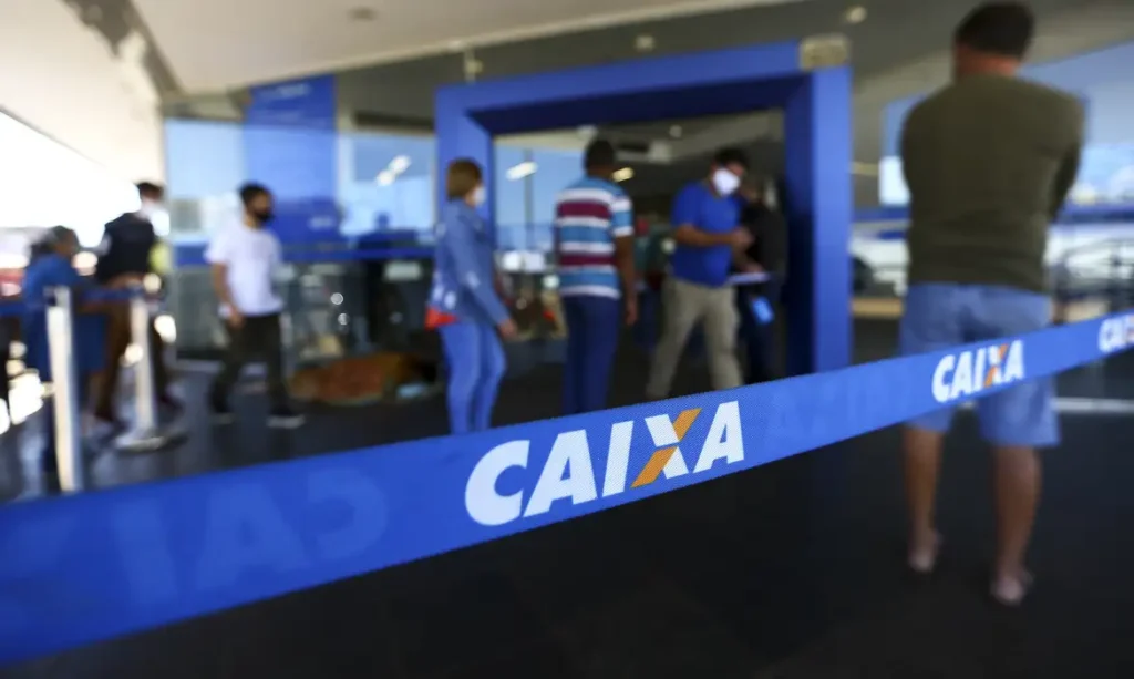 Caixa tem até segunda-feira (31/08) para colocar dinheiro extra na conta de milhões de trabalhadores; valor muda conforme o saldo