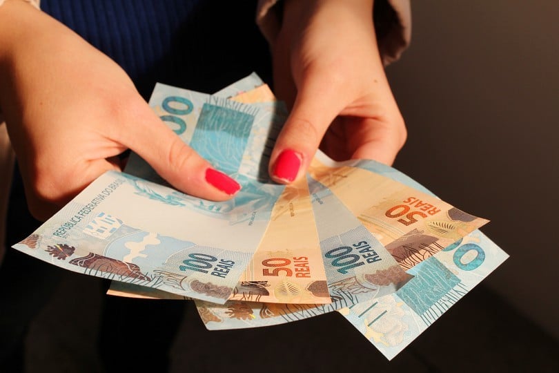 Brasileiros com renda de até R$ 8.105 têm até segunda-feira (31/08) para reduzir dívidas em 90%