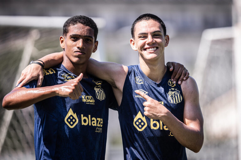 Vendido pelo Santos por R$ 94 milhões, jovem fez apenas quatro jogos na Inglaterra e já trocou de clube